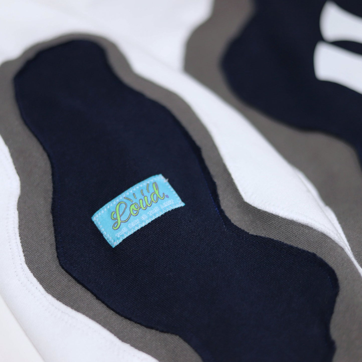 Loud Aura New York Crewneck - White/Navy